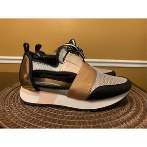 Steve madden arctic hotsell rose gold sneakers women’s Size 6 EUC